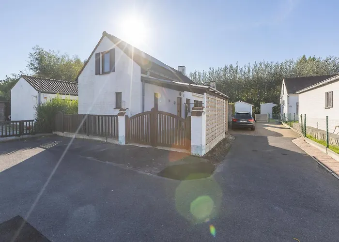 Photo de Charming Holiday Home Close To The Sea Lombardsijde